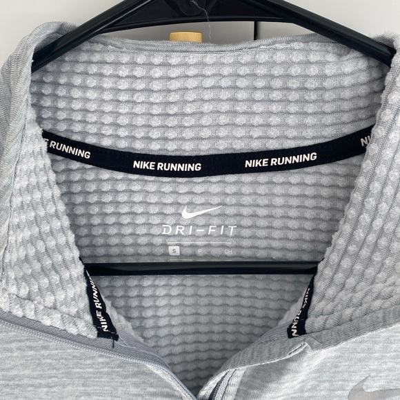 Nike Womans Quarter Zip Running Shirt - Picture 3 of 5